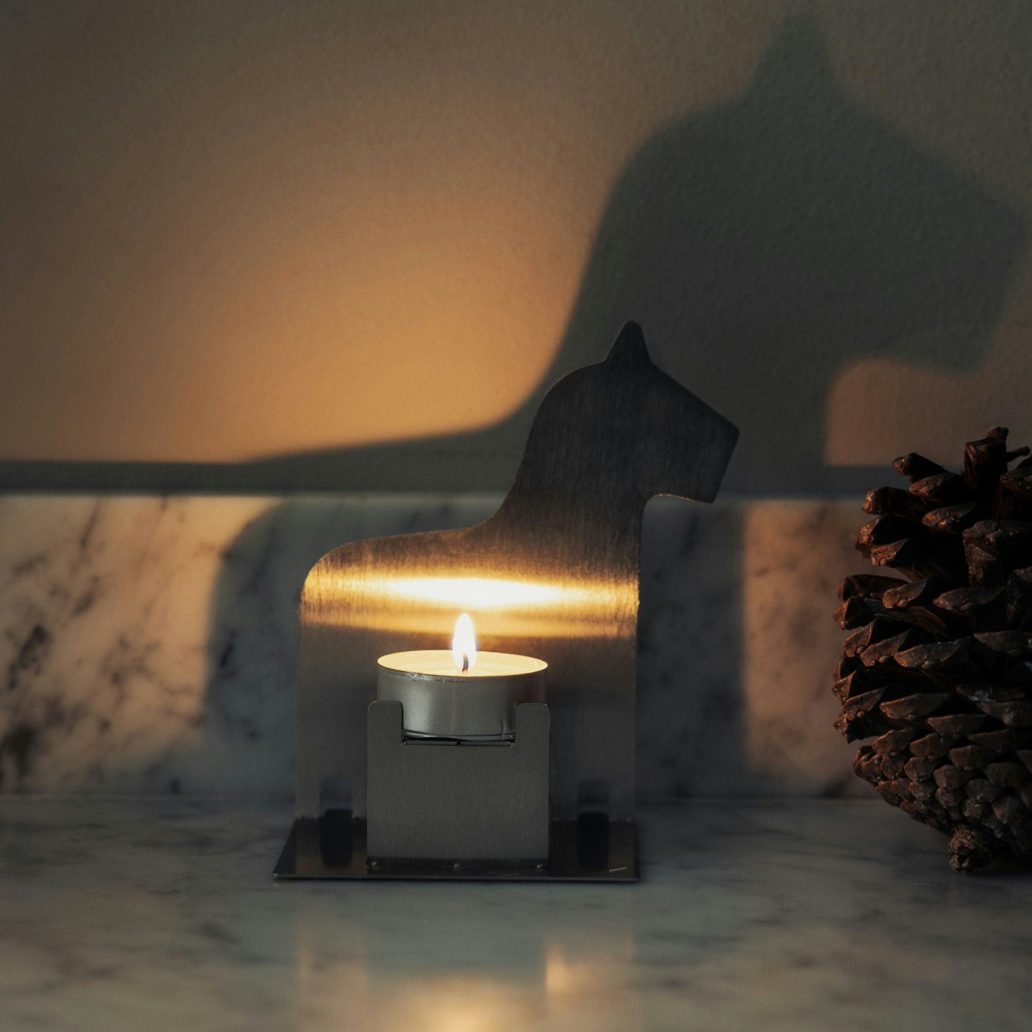 Design House Stockholm Pop-Up Kerzenständer Darlecalia, Edelstahl