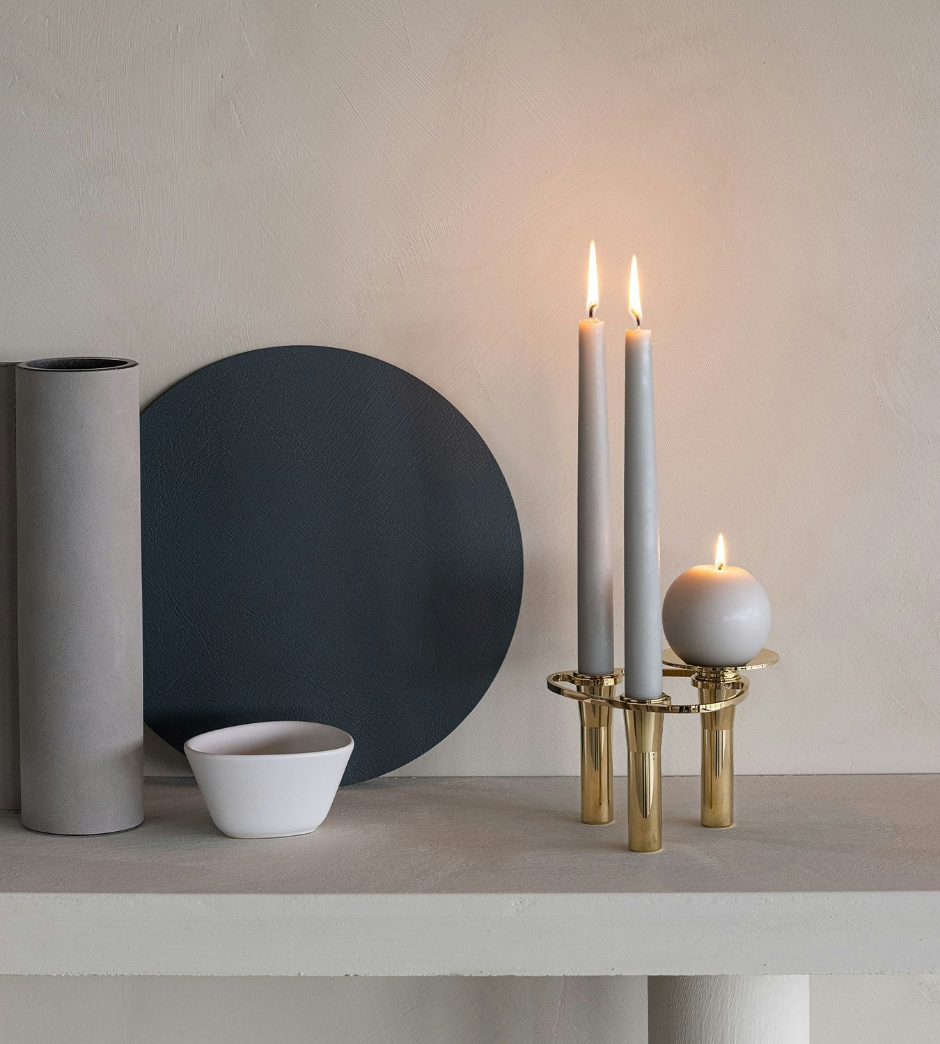 LIND DNA Lind Curve Tray Kerzenständer, Gold