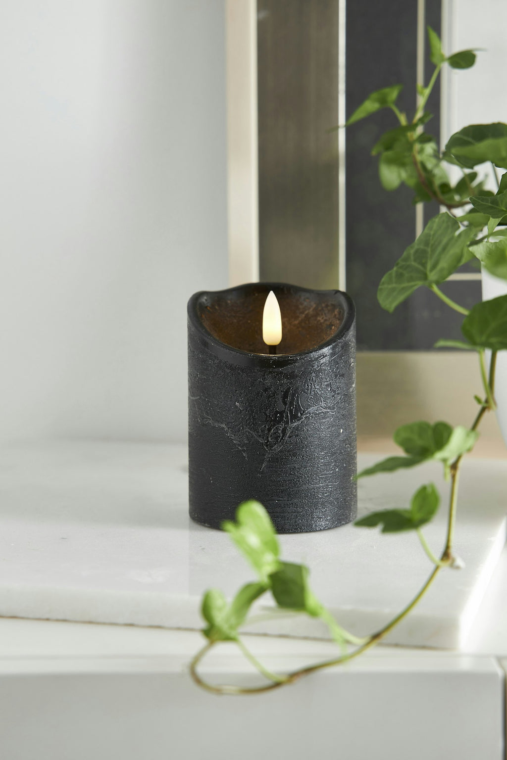 Star Trading Flamme Rustic LED Stumpenkerze Schwarz, 10 Cm