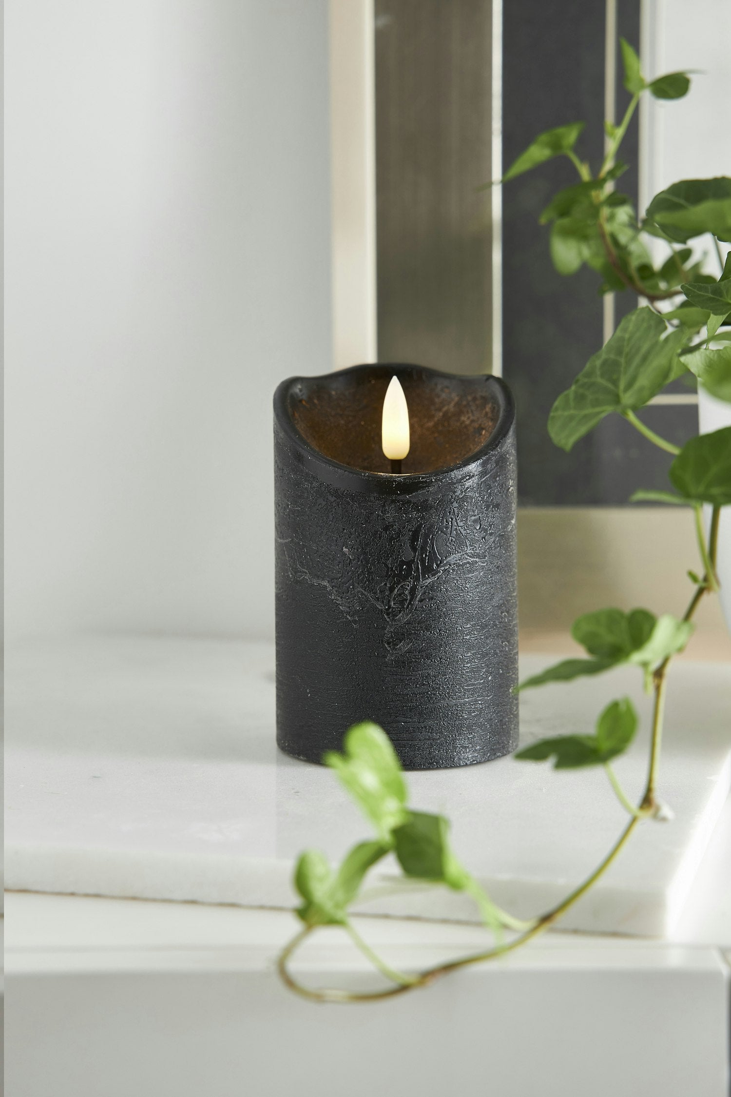 Star Trading Flamme Rustic LED Stumpenkerze Schwarz, 12 Cm